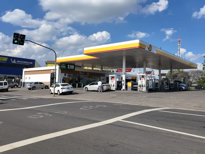 Fachada do Posto Shell da Av. Francisco de Paula Leite